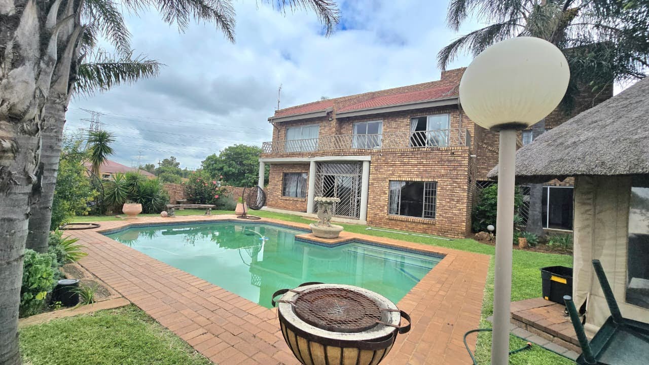 Spacious Five-Bedroom Home | R3 200 000