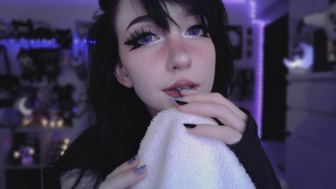 asmr ☾ can't sleep? here's some fluffy mic scratching for you 💤💜
