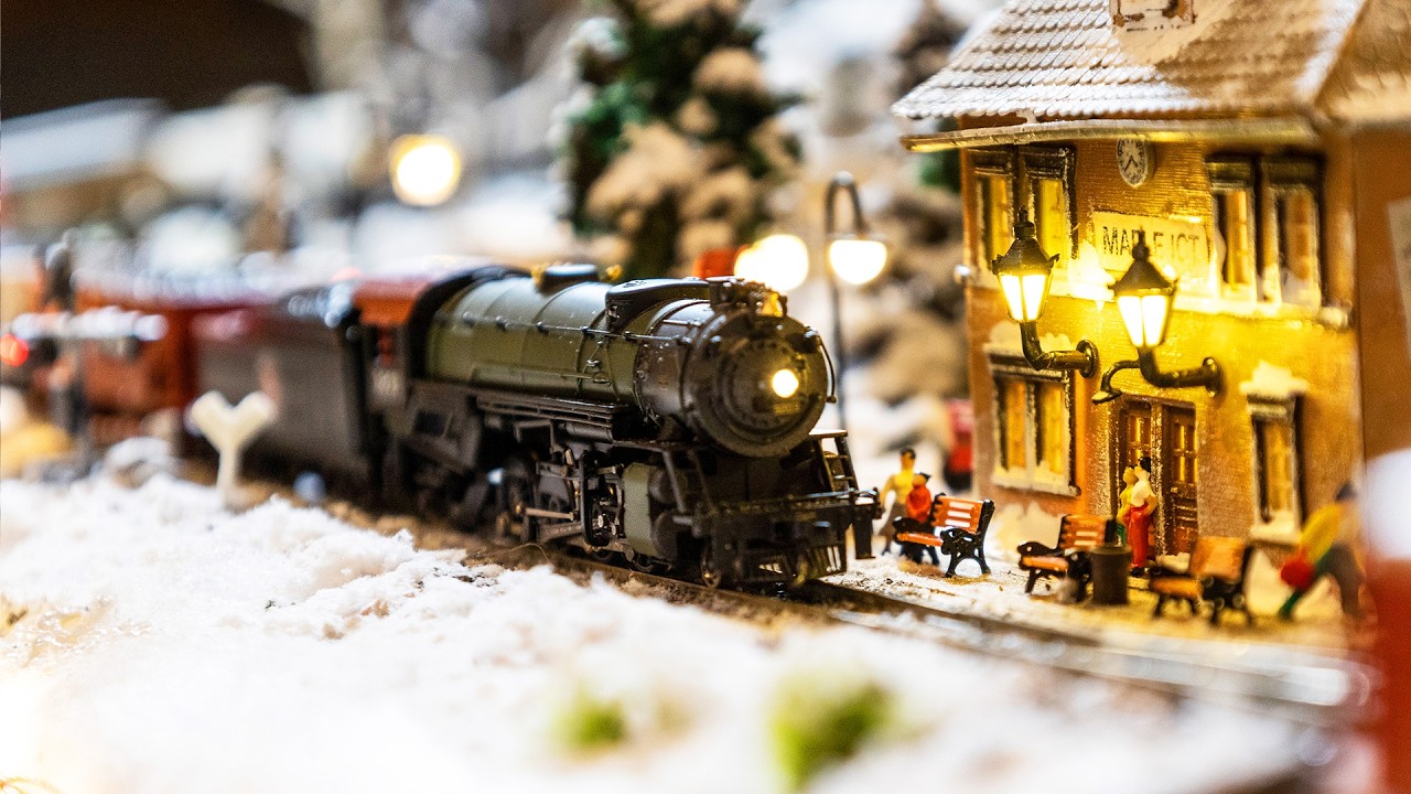 Building a tiny realistic Christmas model railroad