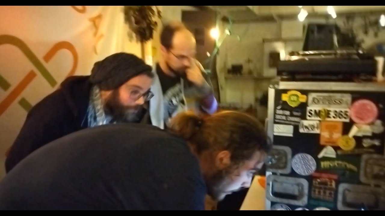 Universal Love Warrias Hi Fi plays King Earthquake - Apachi dance