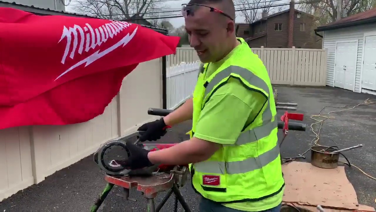 Milwaukee Tool : M18 FUEL Pipe Threader w/ One-Key vs. the Ridgid 700
