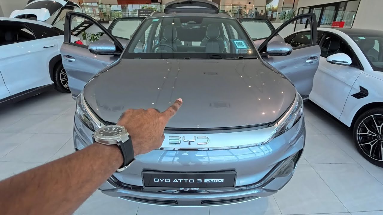 POV! BYD ATTO 3 ULTRA в цвете &laquo;серый порт&raquo; и чёрной коже со спортивной жёлтой строчкой
