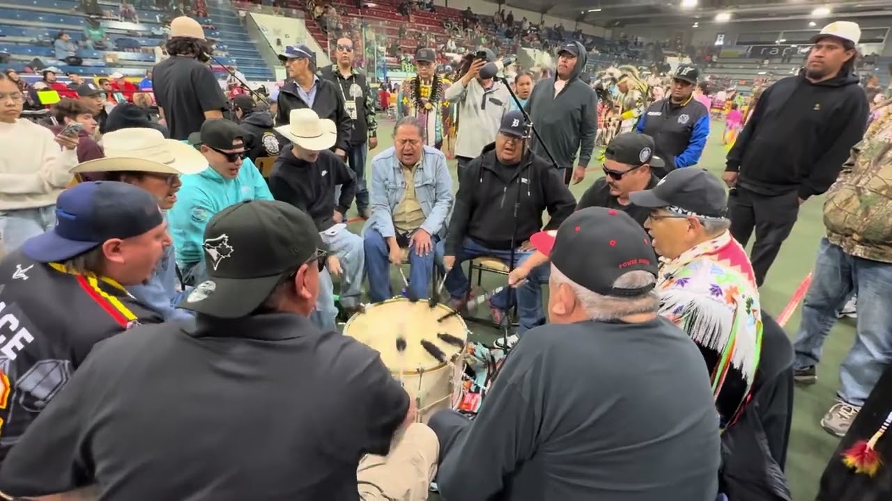 Sakicawasihk powwow 2025. Blackfoot singers