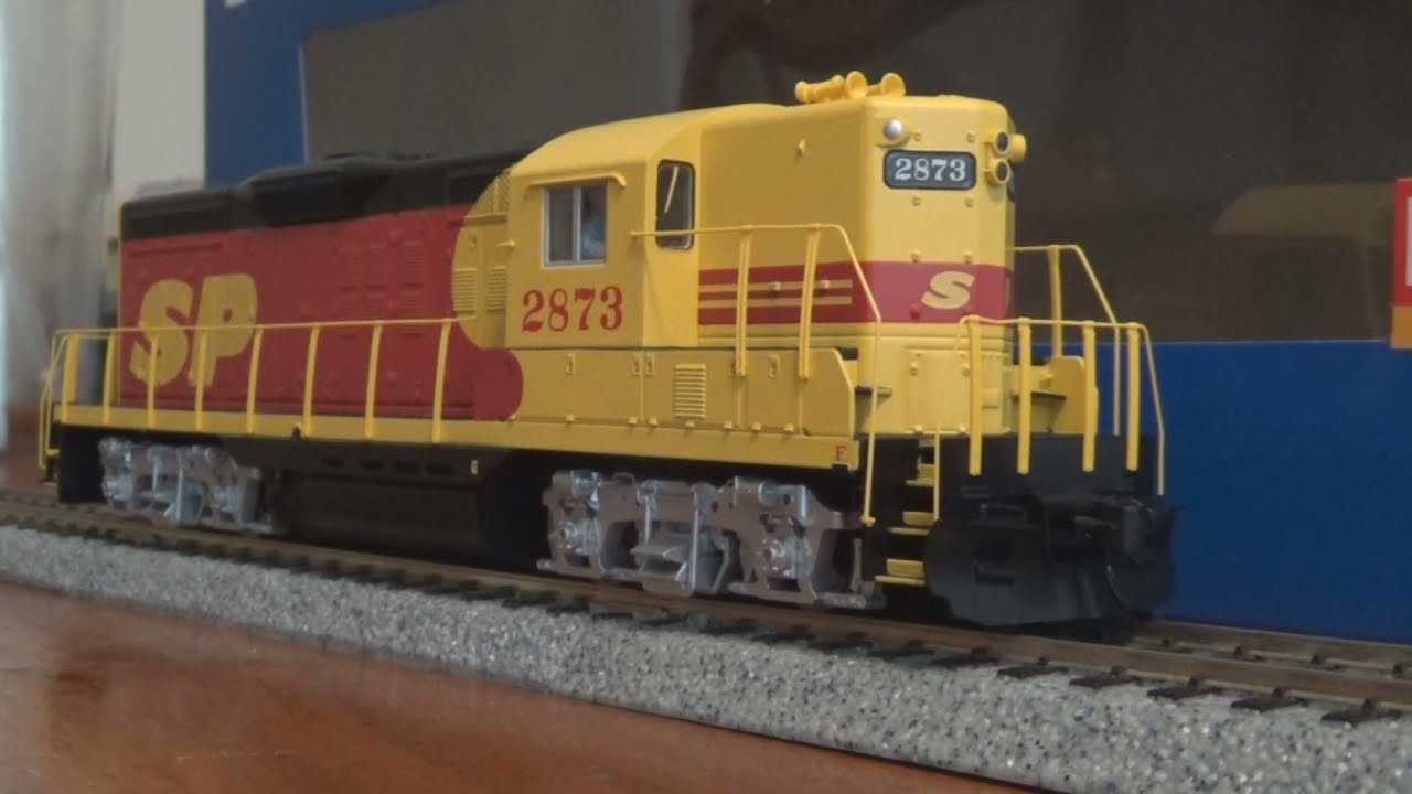 Walthers Mainline SP Kodachrome GP9 w/ Loksound