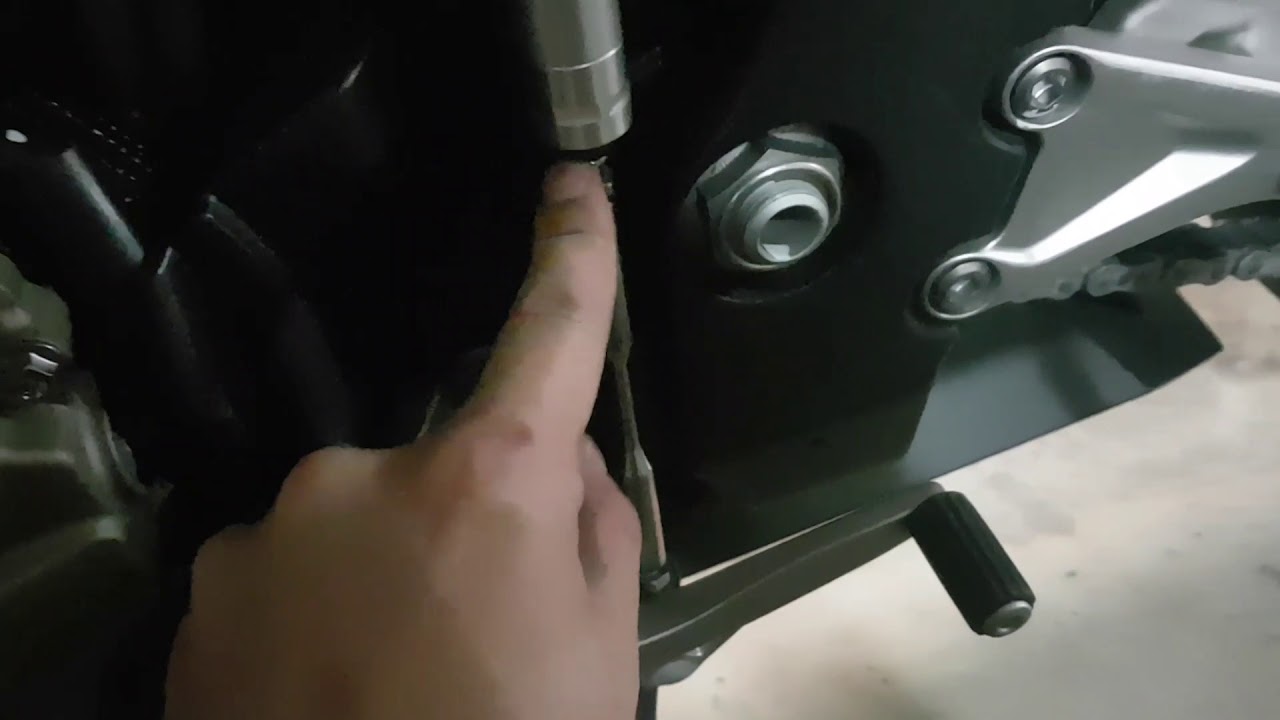 Adjusting the gear lever for 2017 CBR1000RR Fireblade