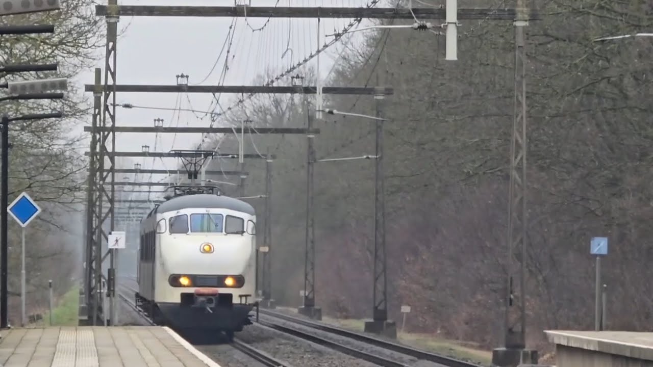 Treinen op station Hoevelaken ( Met Mat 64 ) | 20-02-26