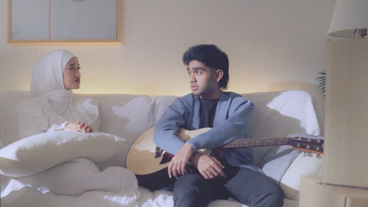 Dalia Farhana, Irfan Haris - Bukan Dengan Kita (Official Lyric Video)