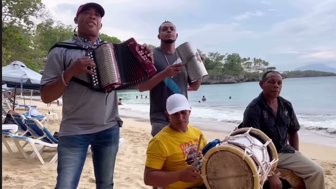 De #sosuabeach PAL mundo ( el grupo típico de sosua) cuando las mujeres dan su trompeson.