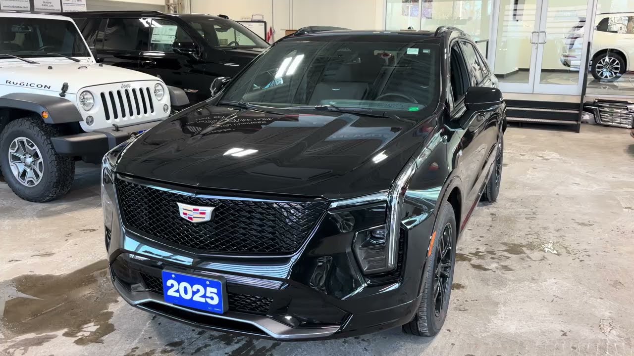2025 Cadillac XT4. Sport 