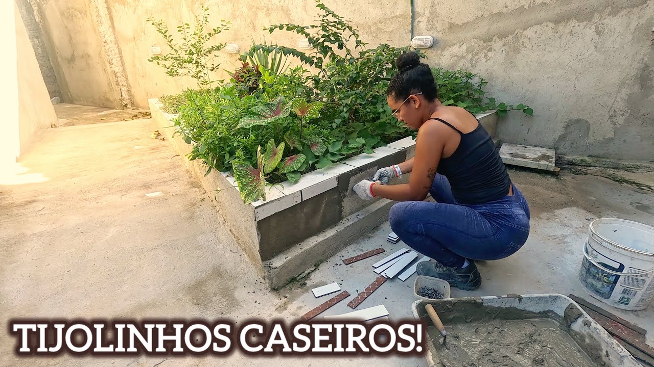 Fizemos um design de tijolinhos com cerâmicas brancas no jardim 