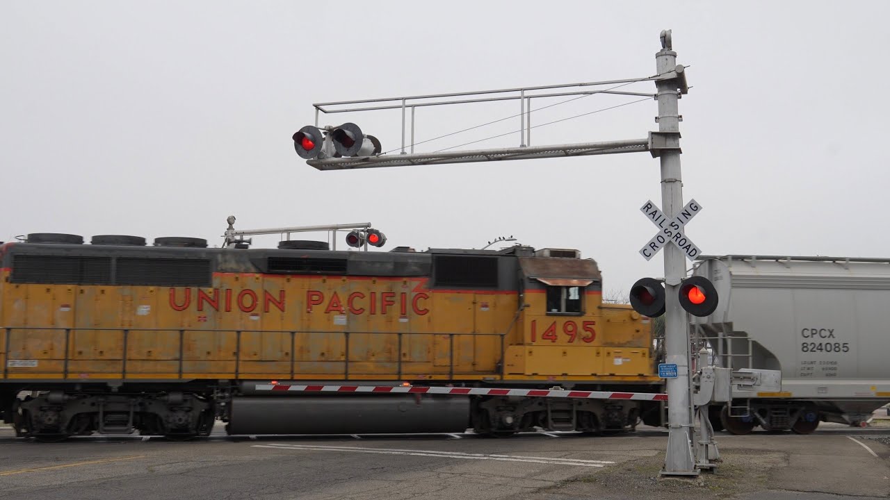 UP 1420 Madera Local | N, Gateway Dr. Railroad Crossing, Madera CA