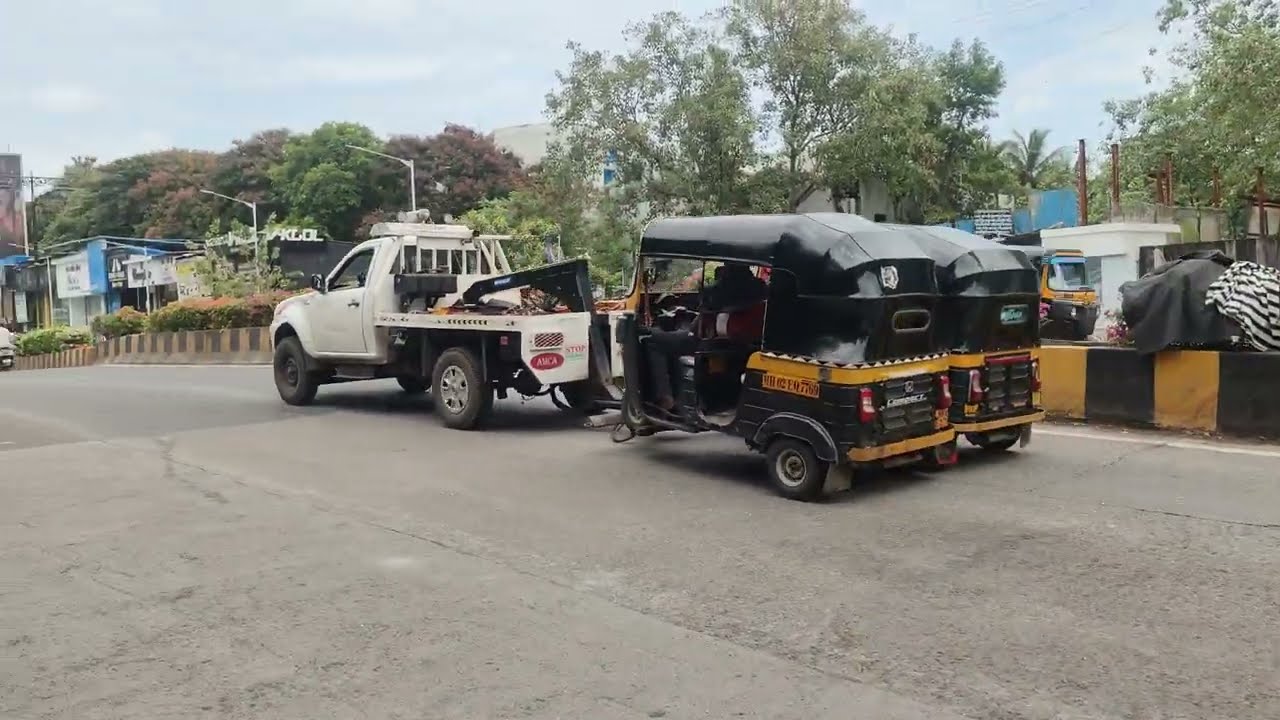 Juhu Mumbai fraud traffic police
