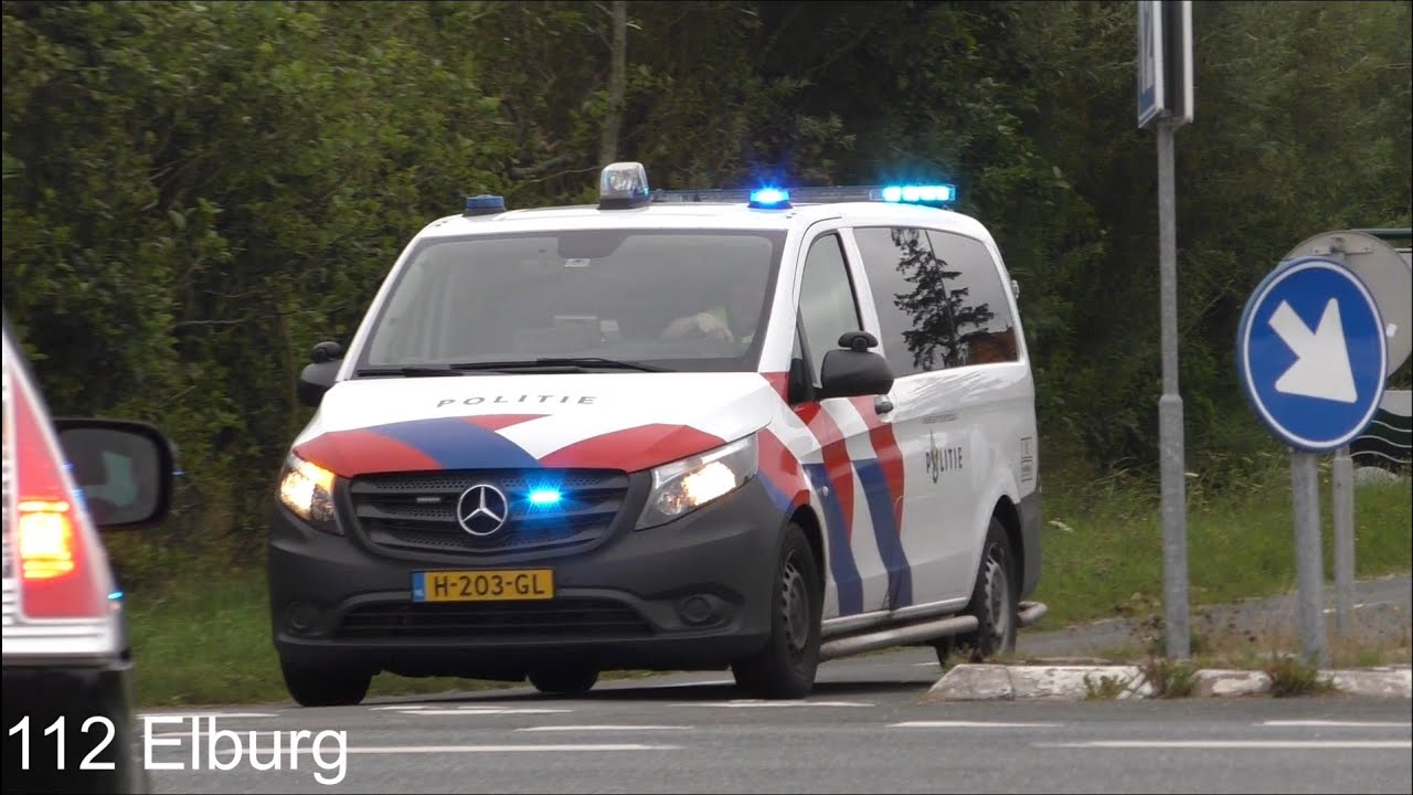 Hulpdiensten met spoed naar/van een reanimatie in de Koog op Texel