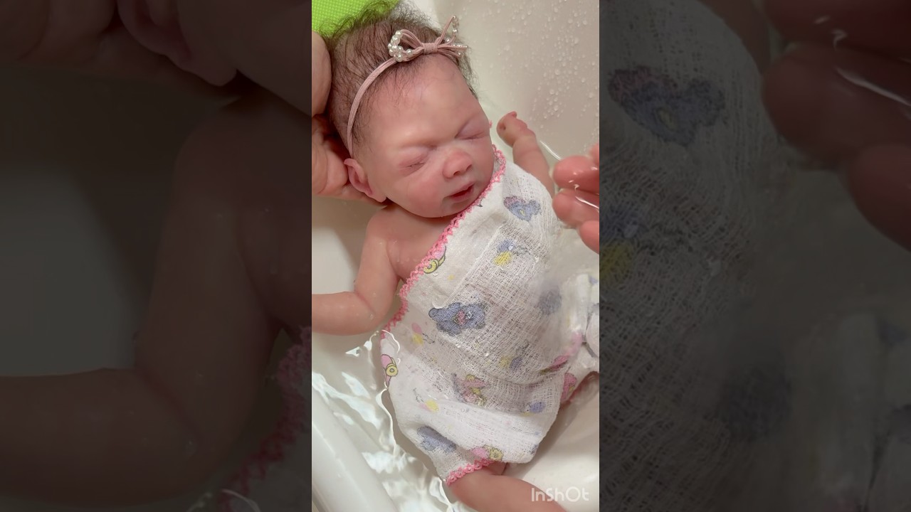 Hora do banho da beb&ecirc; reborn de silicone Beatriz #diariodeamorreborn #rebornbabydoll #rebornbaby