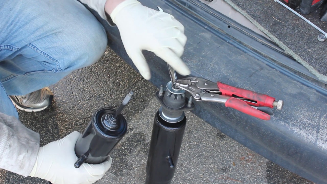 Rear Shocks Struts, 00-05 Cadillac DeVille Remove Replace 