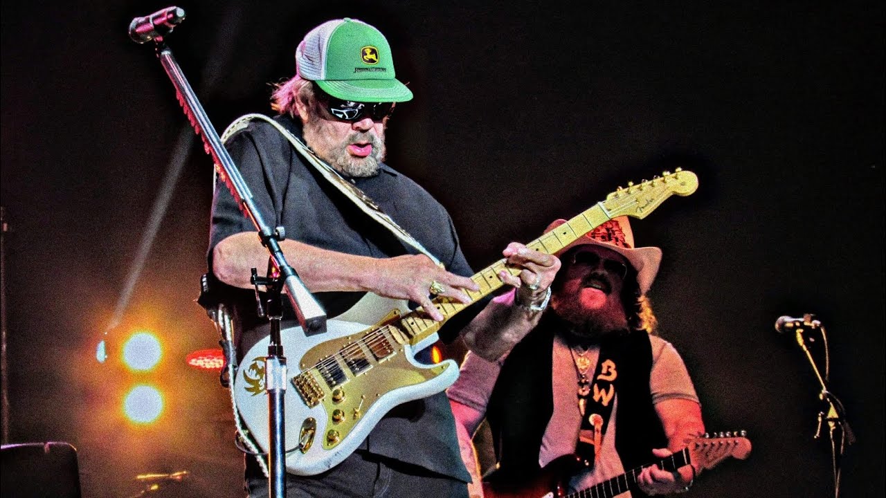 Hank Williams Jr - All My Rowdy Friends Are Coming Over Tonight LIVE in Huntsville, Alabama 7/9/22