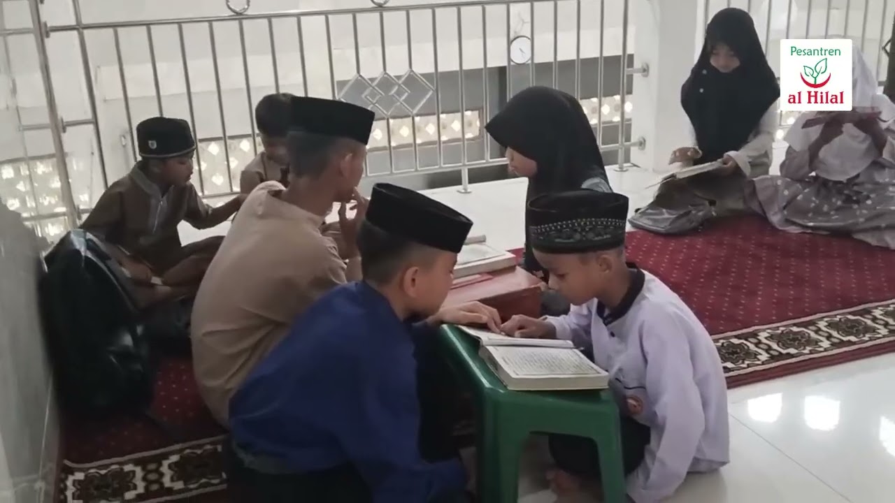 PENUH SEMANGAT SAMBIL MENJALANKAN IBADAH PUASA SANTRI DI PESANTREN RAMADHAN CILILIN