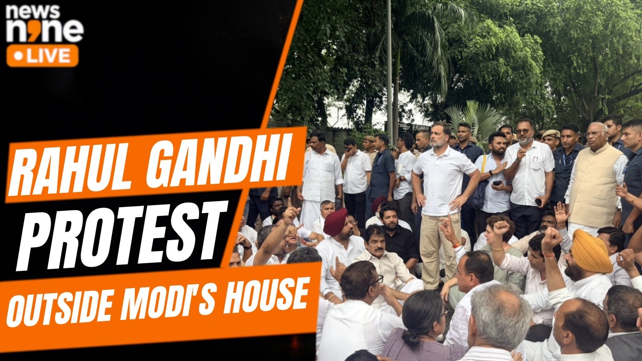 Congress Protest Outside PM House LIVE | Demand PM Modi's Resignation I Paper Leak Row