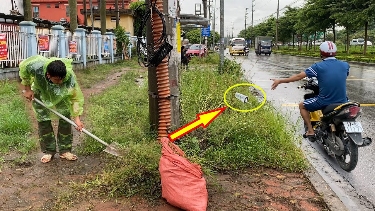 The Man THREW Trash In Front Of Me While I Was Cleaning The Sidewalk In The RAIN
