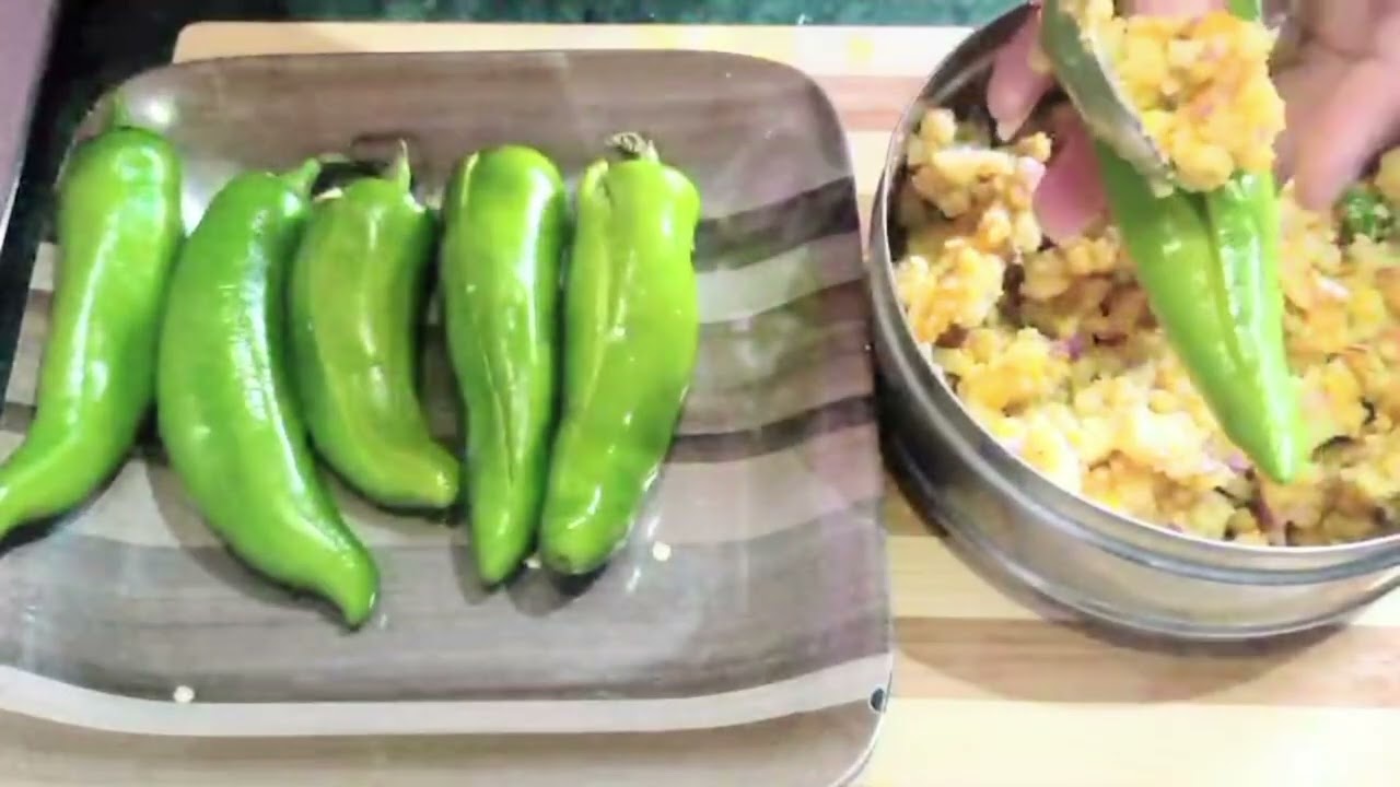 भरवां मिर्ची पकौड़ा – कुरकुरा और मसालेदार रेसिपीCrispy Stuffed Green Chilli Pakora 