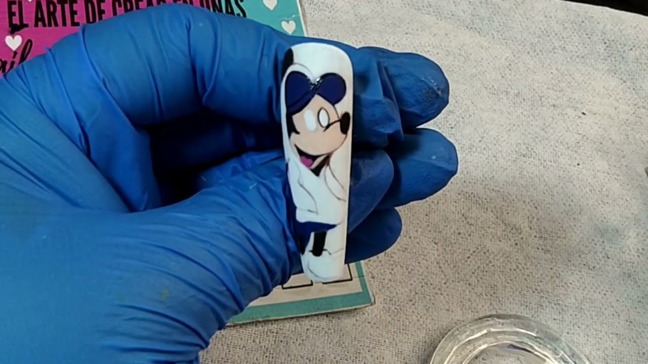 Nail art Mikey mause