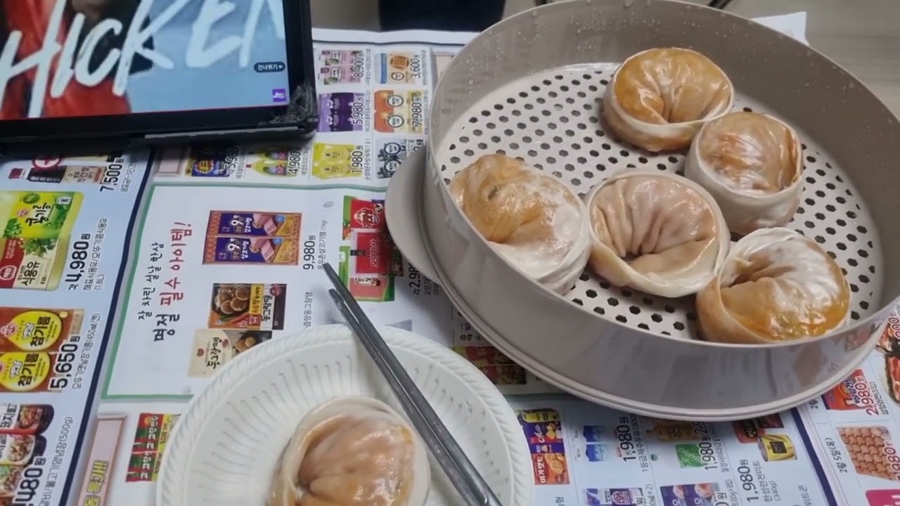 CJ 비비고 김치왕만두 전자레인지 간단 조리 막걸리 한잔 #일상기록 #food #비비고김치왕만두#전자레인지요리#고독