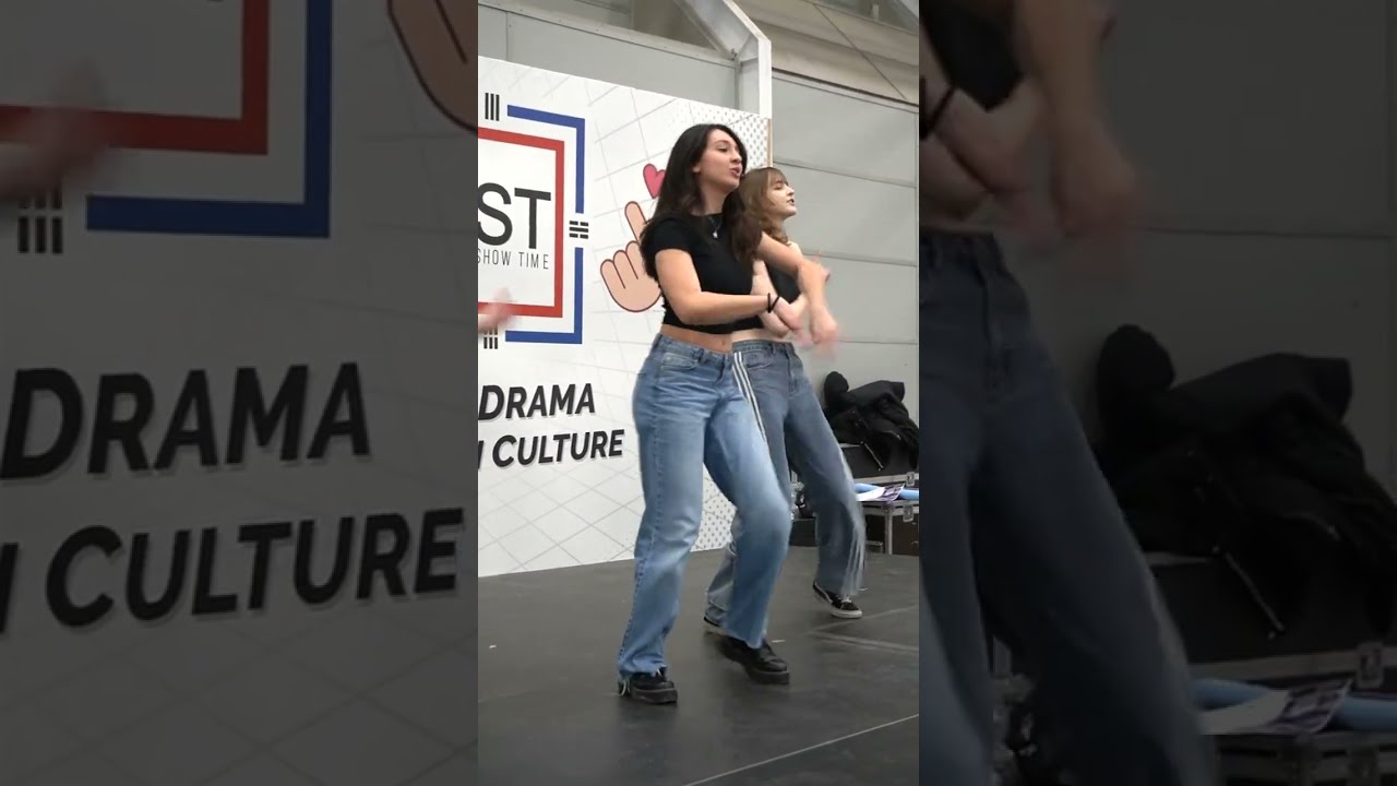 [FANCAM] EVENIX VIOLA Love Love Love VIVIZ @ NERD SHOW Bologna 250201 by pol8tto