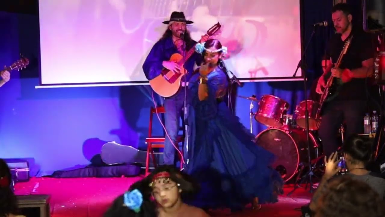 Patr&iacute;cia Furlan e Banda GUARDI&Otilde;ES em Feira M&iacute;stica com Baile Cigano edi&ccedil;&atilde;o Homenagem a Santa Sara