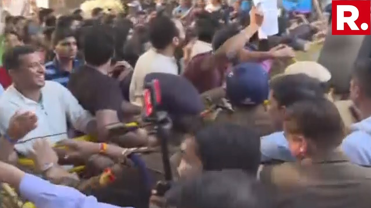 JNU Students Protest Against Fee Hike; Begin March Towards Parliament