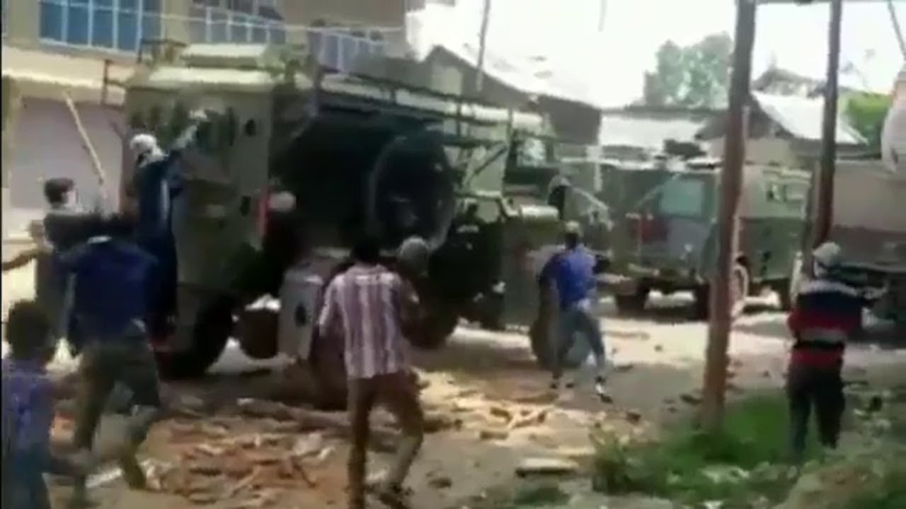 Army exercises restrain despite provocation by stone pelters in Kulgam
