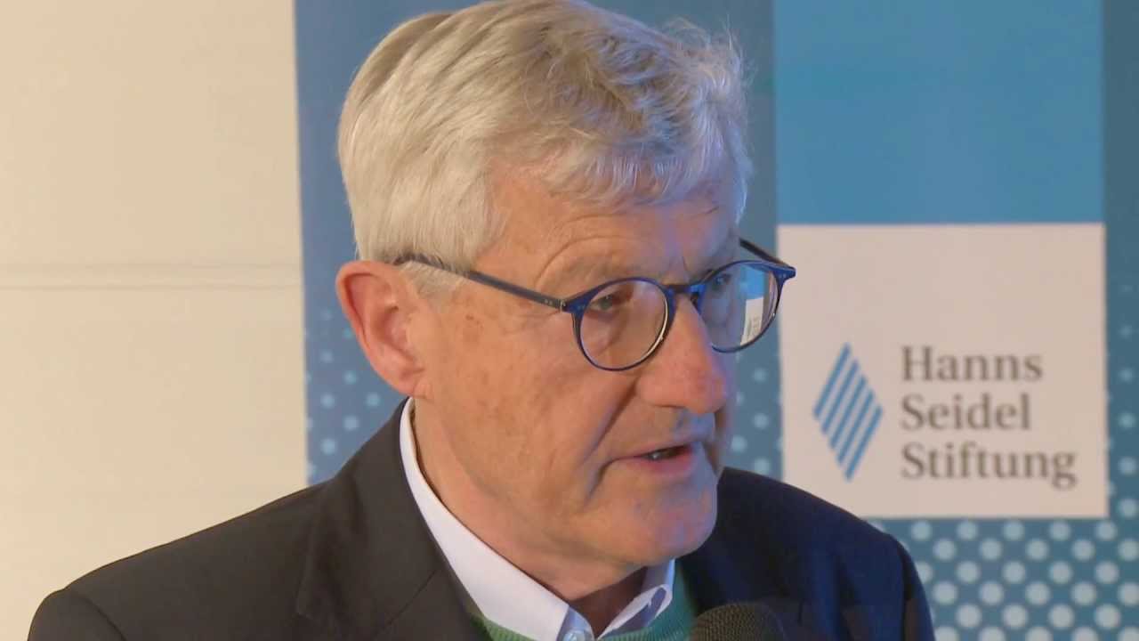 Dr. Dirk Ippen zum Thema "Neue Macht der Medienhäuser "