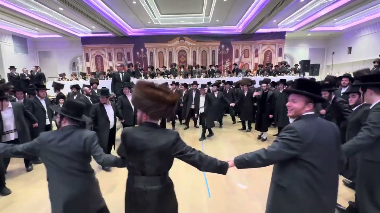 Kretshnif | Stein & Rosenbaum Wedding | Singer Kalmy Schwartz and Eli Weiss and Shira Choir