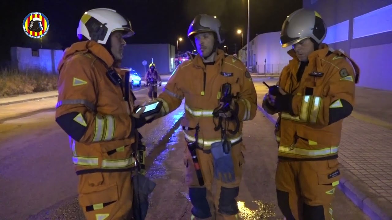 Incendio en una nave industrial de Bétera
