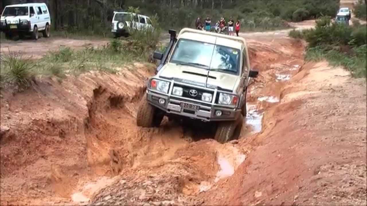 The REAL Comparison L300 VAN vs. Land Cruiser V8 on test track