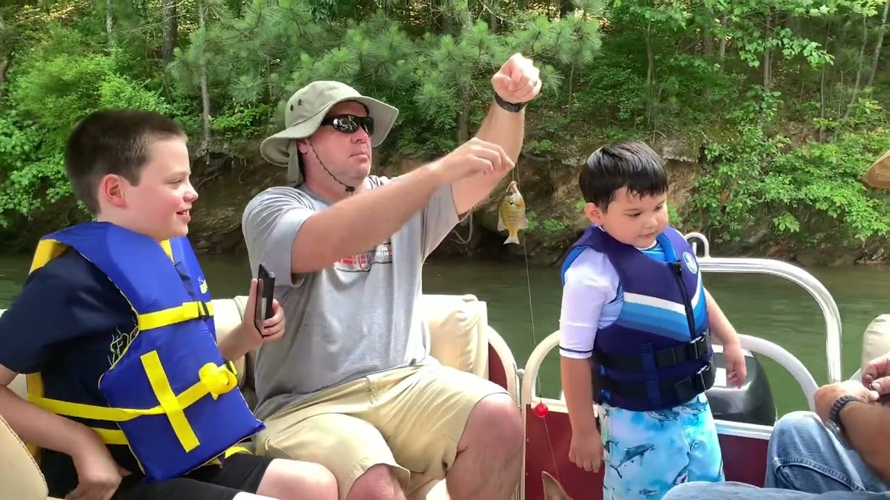 BOATING & FISHING AT ALLATOONA LANDING MARINA RESORT CARTERSVILLE GA.