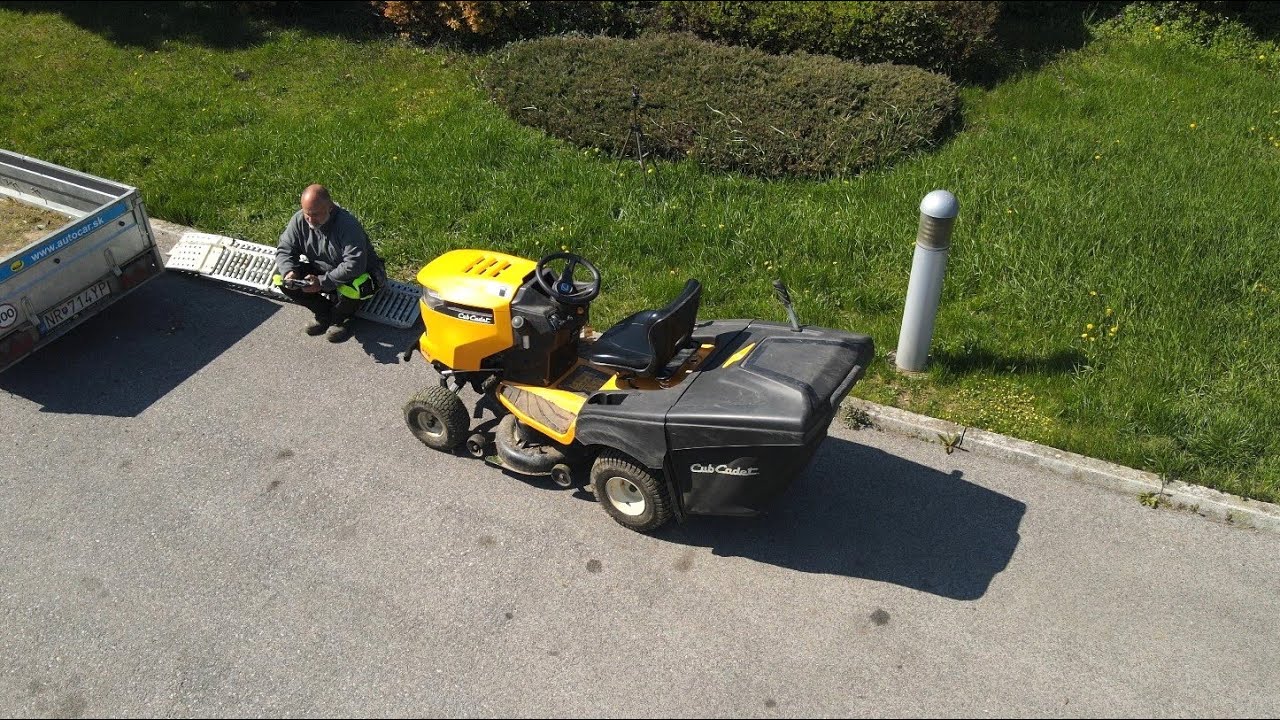 Kosenie areálu s Cub Cadet XT2