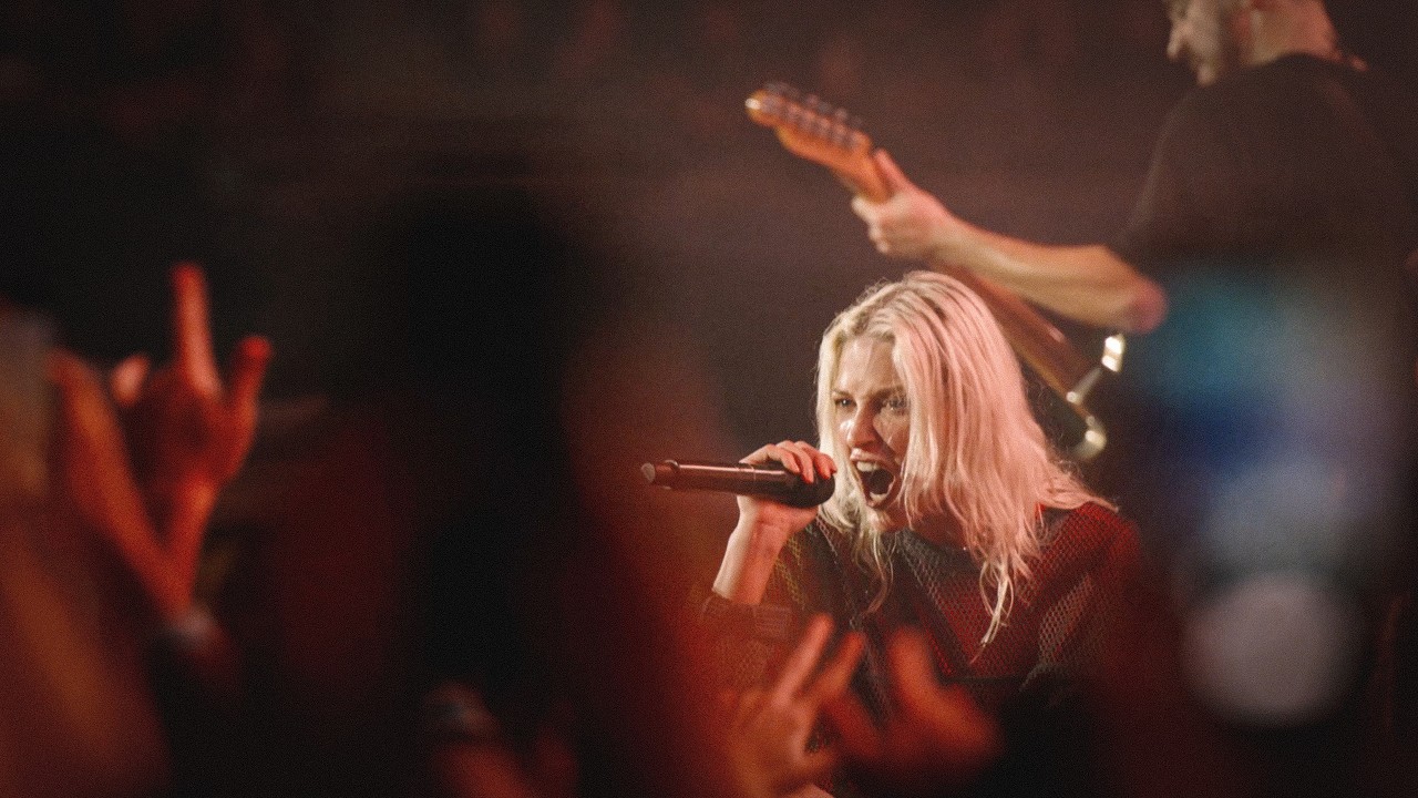 Heavy is the Crown [Live in S&atilde;o Paulo] (Official Video) - Linkin Park