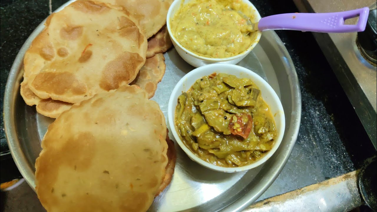 Festival Ma ek bar jarur bnya Shakrkand ki meethi Puri 😋😋