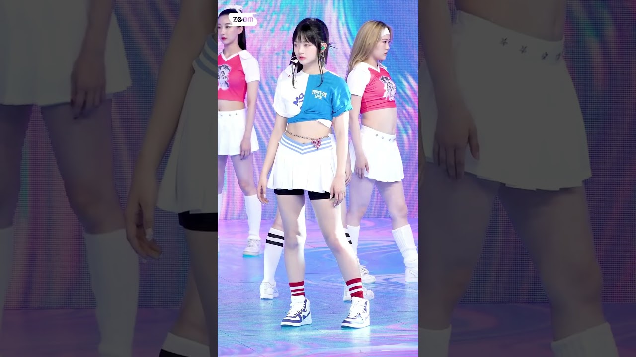 HANNI fancam Super Shy performance