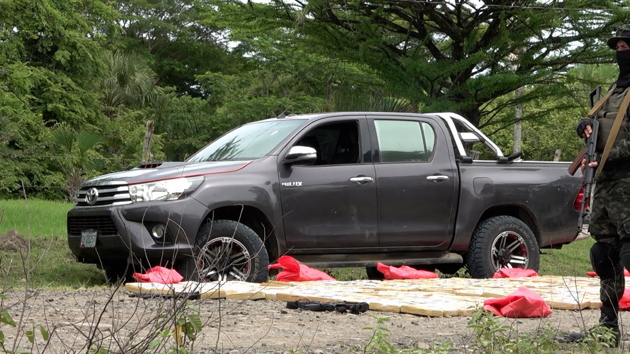 Chinandega: un muerto, dos detenidos, un fugitivo, cocaína, armas y camionetas