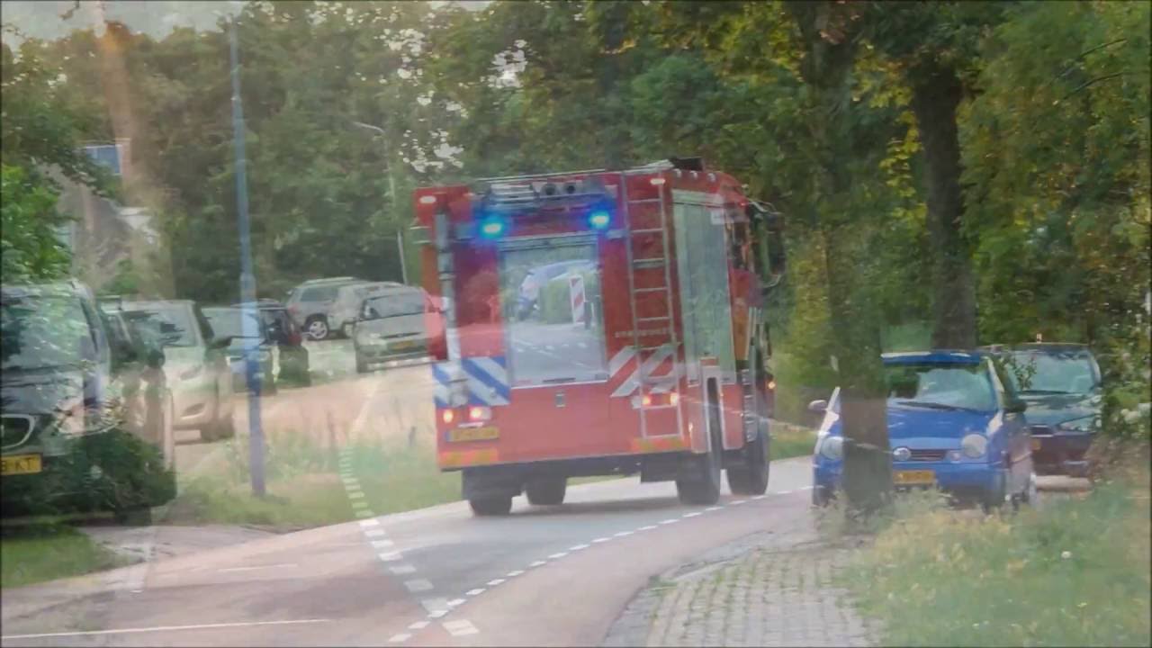 Brandweer 10-4241 en OVD 10-6595 met spoed naar natuurbrand Groet