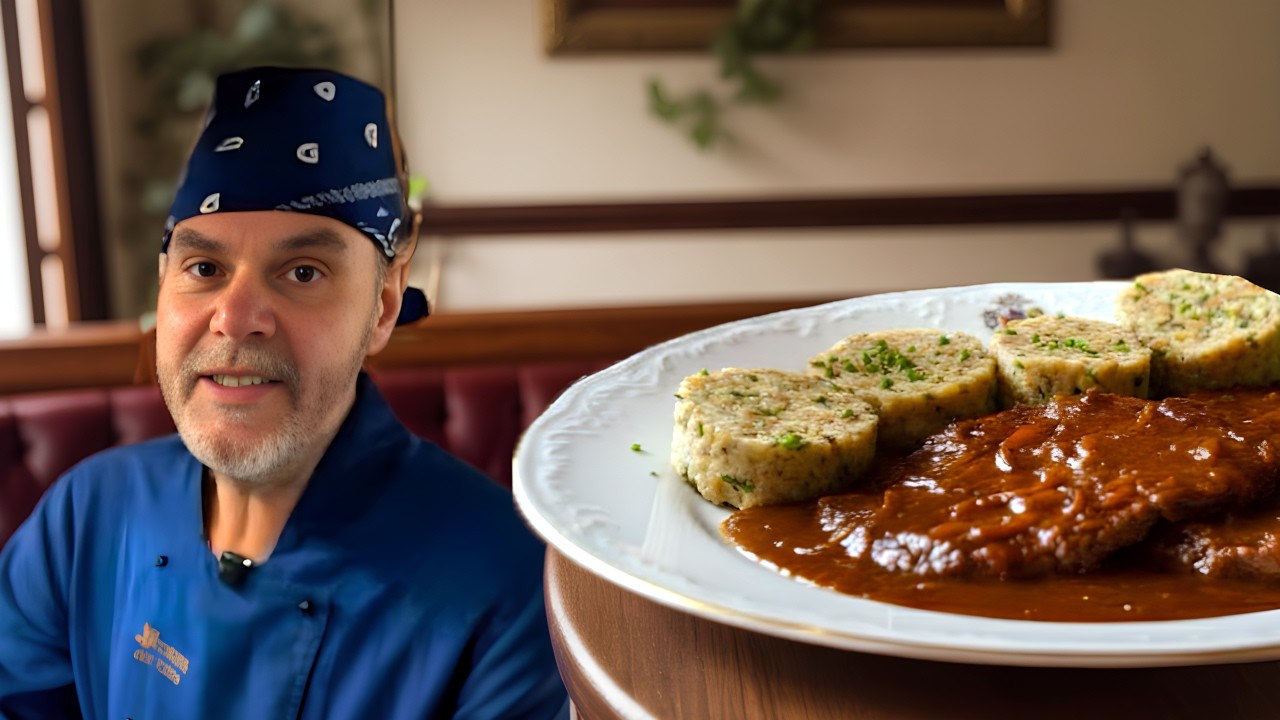 Geschmortes Zwiebelrindschnitzel & Serviettenknödeln – K. u. K. Originalrezept Schritt für Schritt!👑