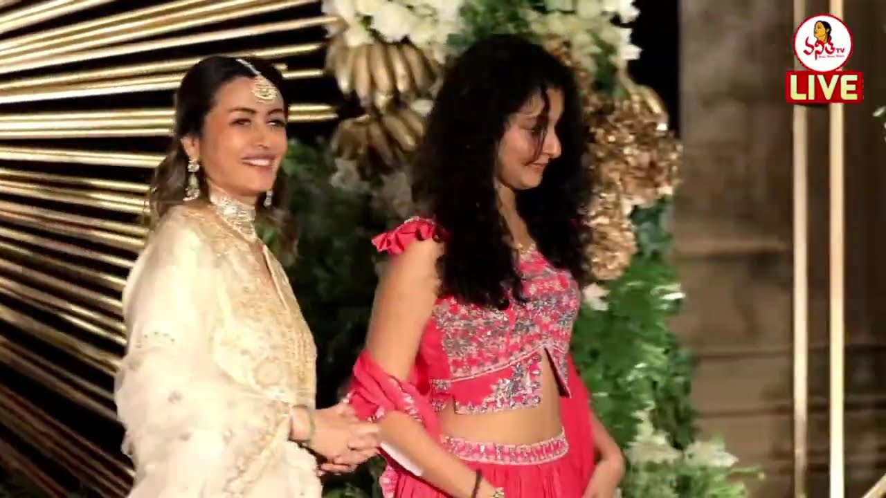 Namrata Shirodkar, Sitara Ghattamaneni at VIROSH Reception LIVE | Vijay Deverakonda | Rashmika