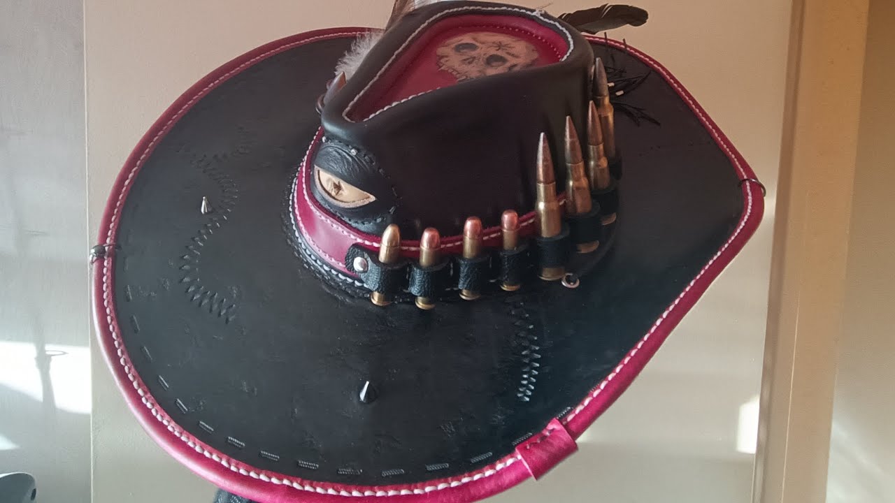Réalisation d'un chapeau de COW-BOY en CUIR à la main. LEATHER HAND MADE HAT 