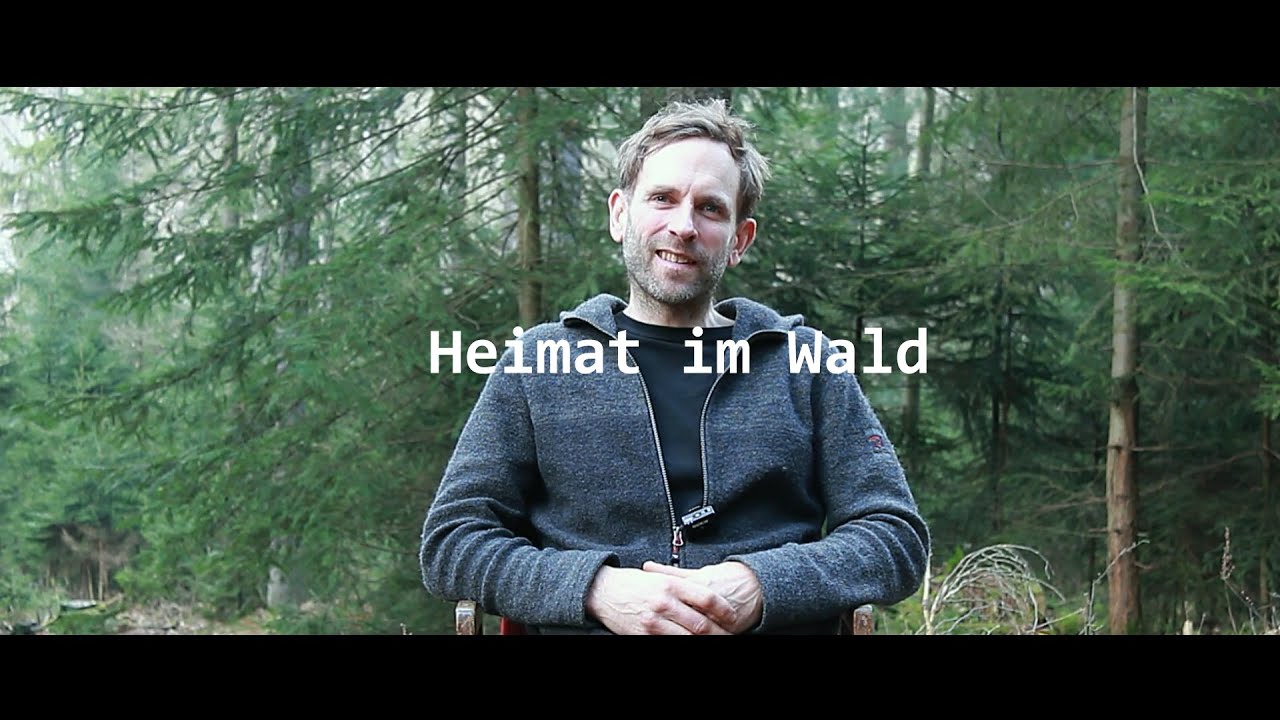 Heimat im Wald: Früher Golflehrer, heute Waldbewohner. Marc Freukes lebt in freier Natur.