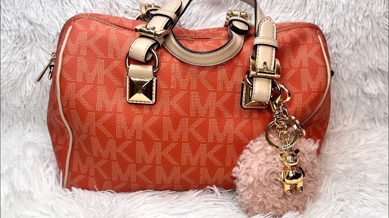 What’s in my bag!! 🧡🎀🤍 Michael Kors Grayson