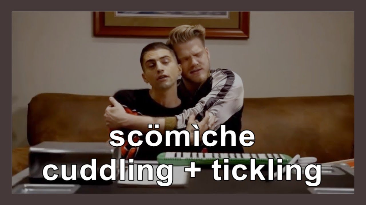 scömìche - cuddling + tickling