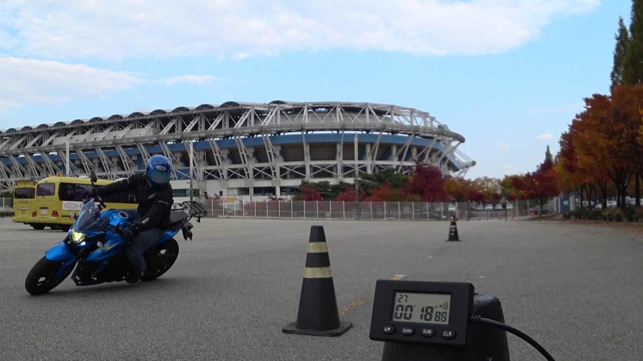 S750 Moto Gymkhana GP8 practice 32.53