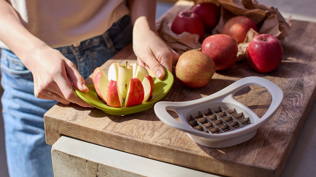 Joseph Joseph Nest™ Press 2-in-1 Fruit & Vegetable Cutter | 1000065