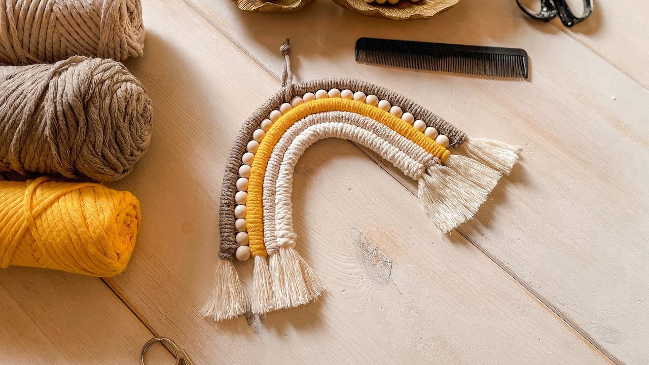 DIY Macram&eacute; duha s kor&aacute;lky